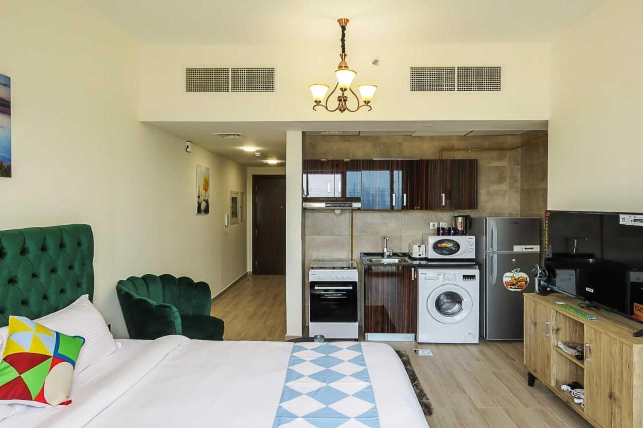 Oyo 860 Studio Apartment, Maya Tower 4, Jumeirah Village Triangle Dubai Exterior photo